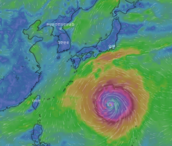 민간기상업체 윈디(Windy)에서 파악한 10일 오전 10시 태풍 하기비스 (오른쪽 아래 붉은 동그라미)