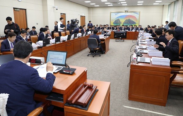 19일 오전 서울 여의도 국회에서 정무위원회 전체회의가 열리고 있다. 사진=뉴시스