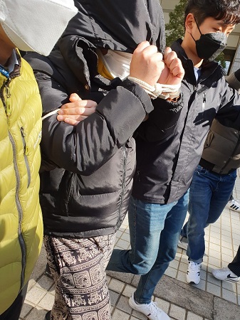 19일 법원과 경찰에 따르면 서울중앙지법 원정숙 영장전담 부장판사는 이날 오후 3시부터 이 사건 핵심 피의자 조모씨에 대한 구속 전 피의자 심문(영장실질심사)을 진행했다.  사진=뉴시스