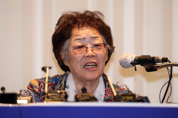 일본군 위안부 피해자 이용수 할머니가 25일 오후 대구 수성구 만촌동 인터불고 호텔에서 열린 기자회견에서 발언하고 있다.  사진=뉴시스