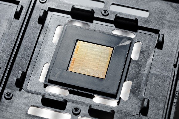 IBM은 지난 17일(현지시간) 차세대 서버용 CPU '파워10'을 삼성전자에 위탁 생산한다고 발표했다. 사진=IBM