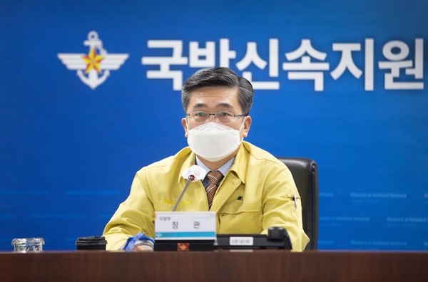 서욱 국방부 장관이 24일 백신 군 유통지원 첫 추진점검회의(화상회의)를 주재하고 있다. [사진=뉴시스]