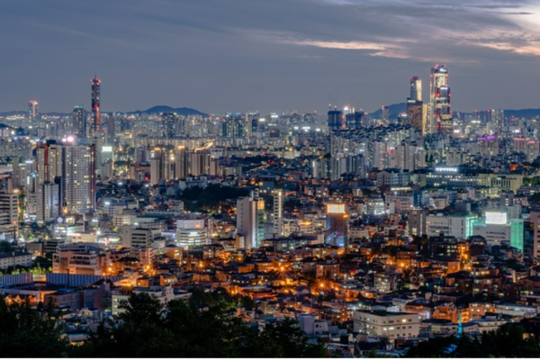 초현대화된 서울의 야경. 이미지 출처=픽사베이