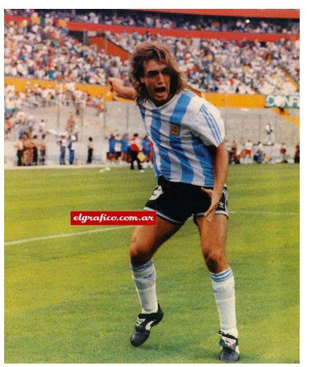 1993년 코파 아메리카 멕시코와의 경기에서 골을 넣고 환호하는 바티스투타 선수라이선스: 자유 이용 저작권 (public domain) 제공=이송용 교육가