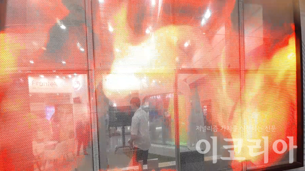 다양한 효과를 줄 수 있는 반투명 LED. 사진=여정현 필자 제공.