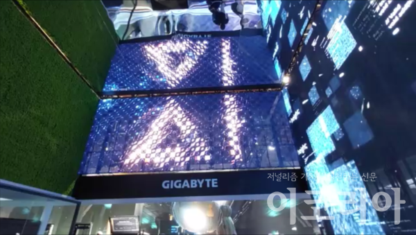 반투평LED를 활용한 기가바이트 전시부스. 자료=여정현 필자 제공.
