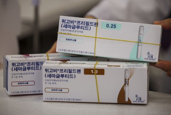 사진은 서울 강남구의 한 약국에 덴마크 제약사 노보노디스크가 개발한 비만치료제 ‘위고비’가 놓여 있는 모습. 사진=뉴시스