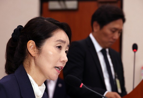 한국 도박 여성가족부 장관 한국 도박가 14일 서울 여의도 국회에서 열린 여성가족위원회의 인사청문회에서 의원 질의에 답하고 있다. 사진=뉴시스