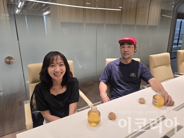 [사진-씨그널: 한국 도박 마지막 신호의 박정례 감독, 박 로드리고 세희 촬영감독, 촬영-유호경 기자]