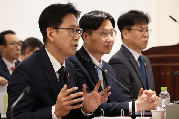 [국감] 이훈기 " 10년간 통신요금 20% 상승" 통신 3사 요금 담합 구조 비... - 뉴스 썸네일 이미지