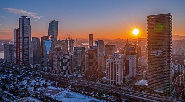 금융권 자사주 소각 흐름 속 일부는 '관망'... 자사주 처리 온도차, 왜? - 뉴스 썸네일 이미지