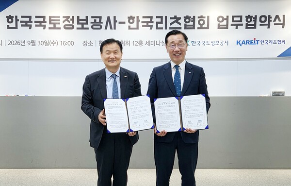 Discovering the Beauty of Our Land at Cheongwadae Sarangchae: Second Half Special Exhibition Held