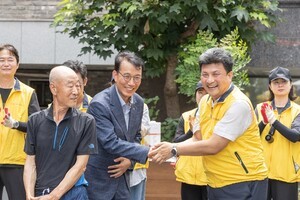 HDC스포츠 도박산업개발 임직원, 독거노인 주거환경 개선 봉사활동 펼쳐